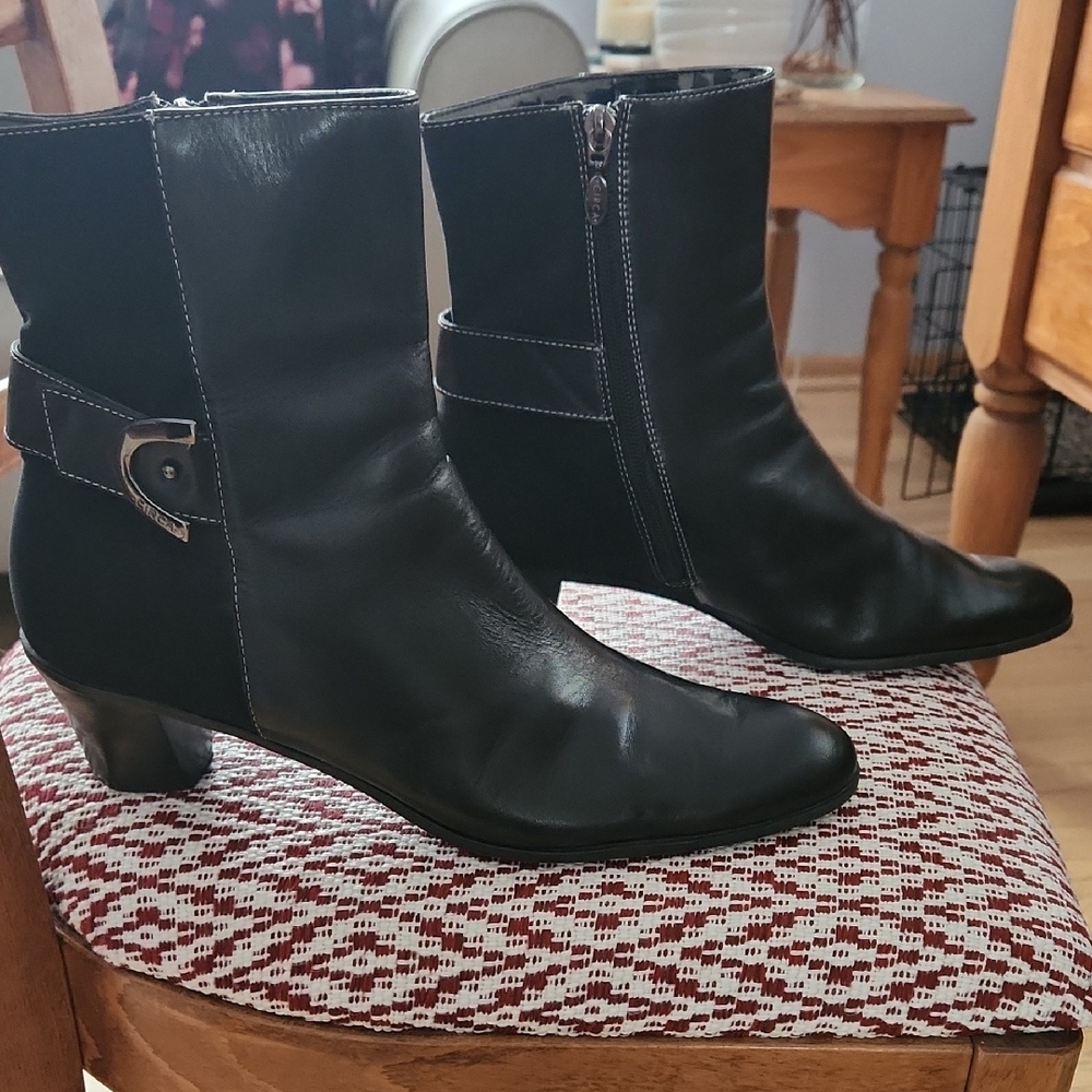 Elegant Black Ankle Boots